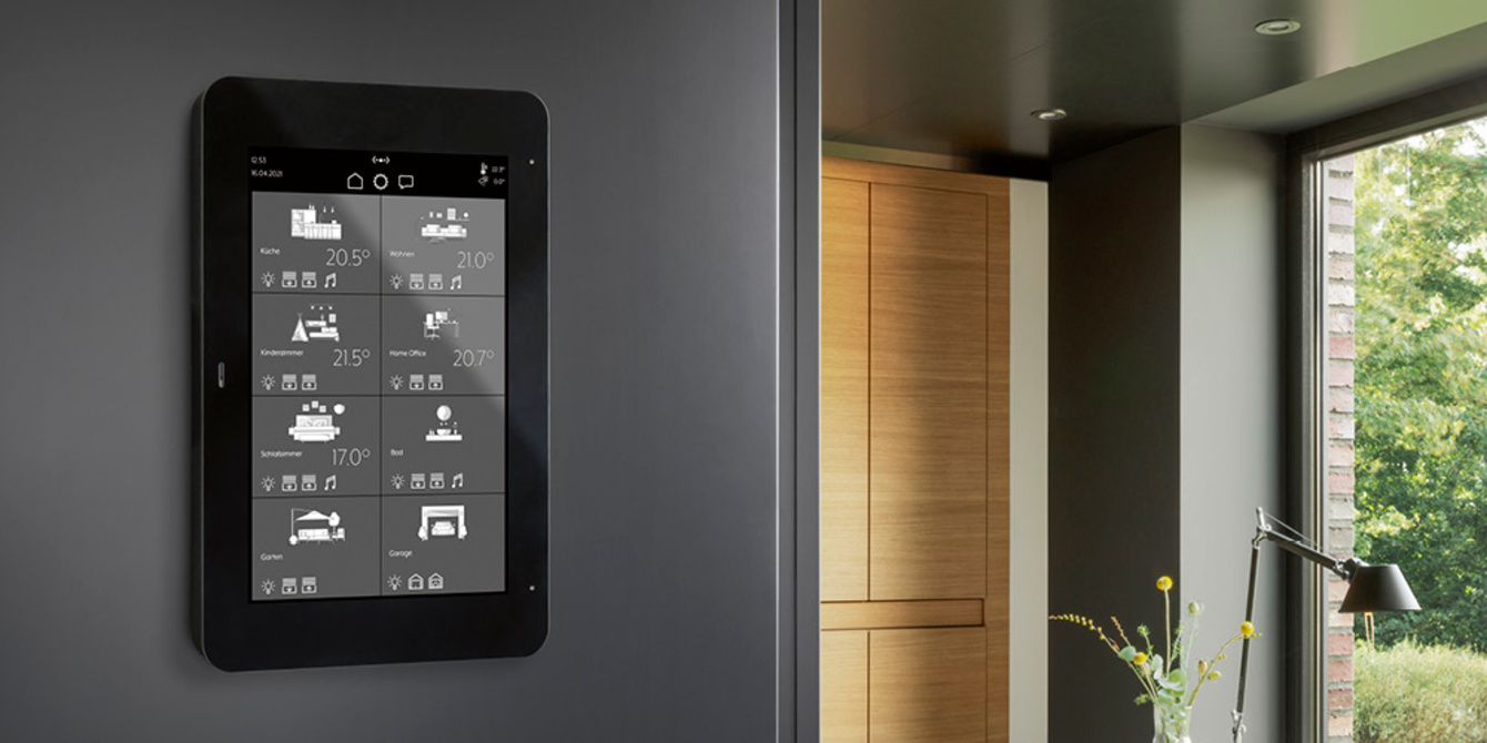 JUNG Smart Panel 8 bei Elektro Swontinger GmbH in Putzbrunn
