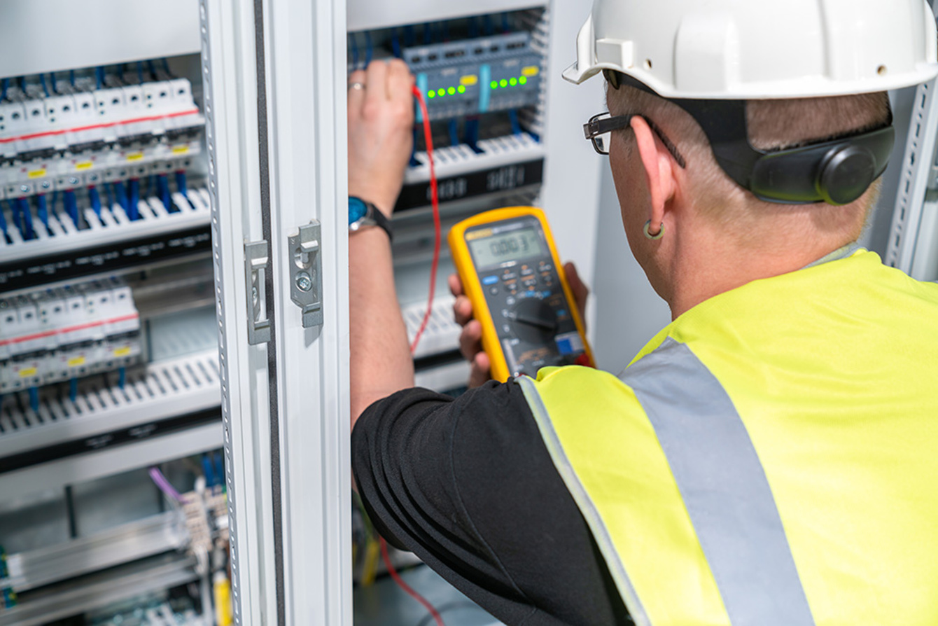 Elektroanlagen-Kontrolle bei Elektro Swontinger GmbH in Putzbrunn